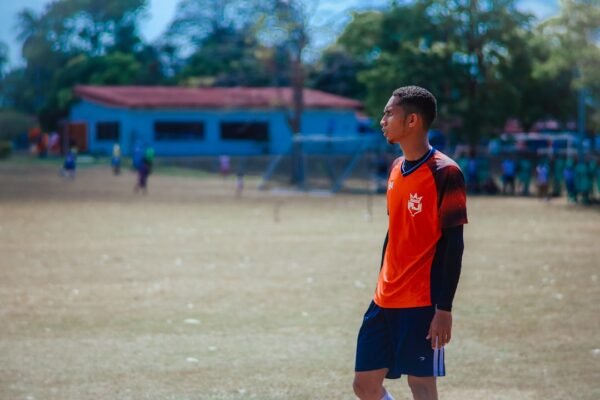 “Destaque do Amistoso: Morais Faz de Conta em Líderança”