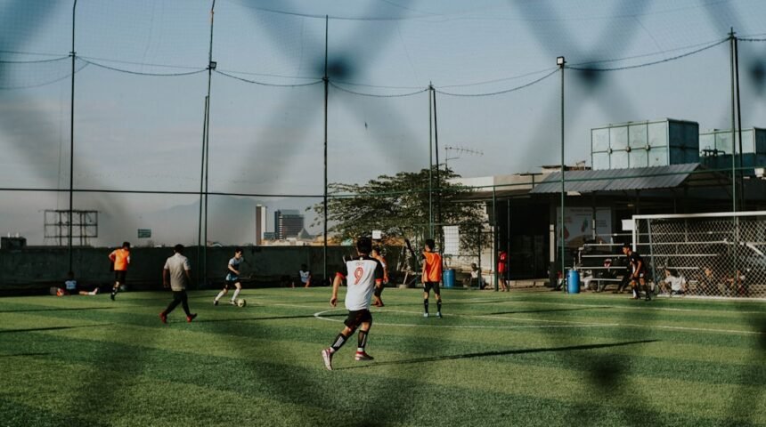Morais marca a distância em amistoso, um desafio que superou na prática.