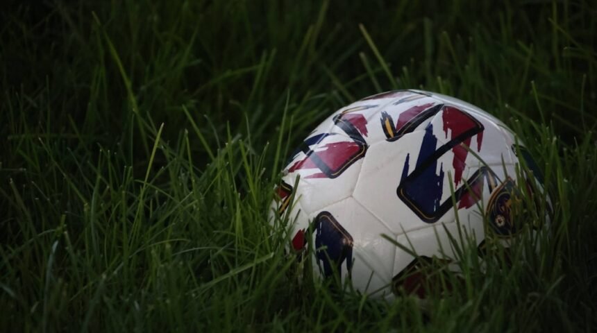 “Destaque no Amistoso: O Fim das Zebra-Uniformes em Futebol”