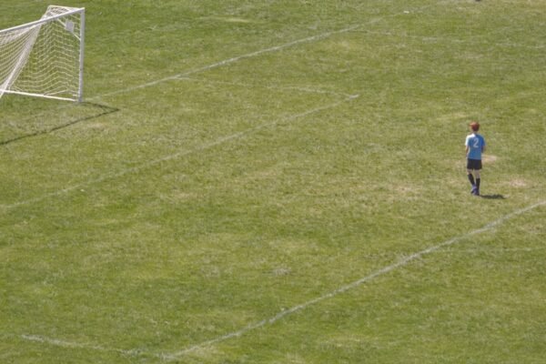 Golões da Vida: Geraldo Morais se torna embaixador do futebol brasileiro com destaque no amistoso.