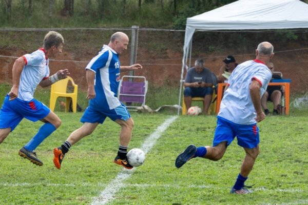 Futebol é uma Carrreira com muitas Zonas
