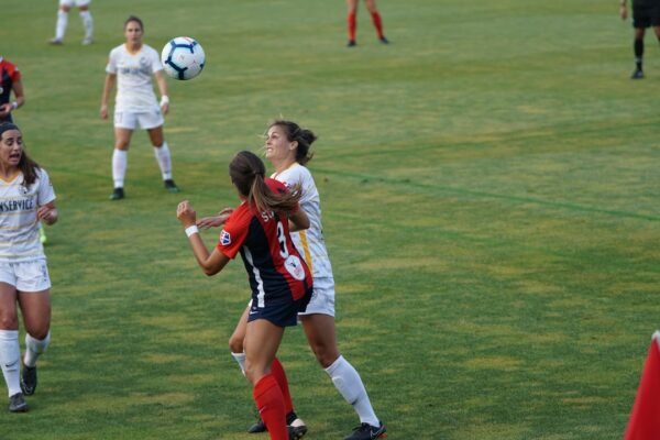 “Destaque do Amistoso: Morais Conquista Espaço em Campo”