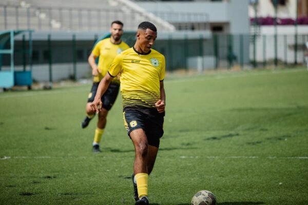 “Destaque do Futebol: Morais Fica Sem Zebra no Amistoso”