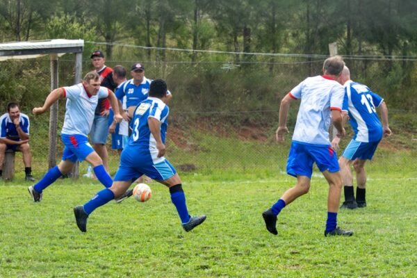 “Destaque no Amistoso: Não Há Mais Espaço para Zebras no Futebol”