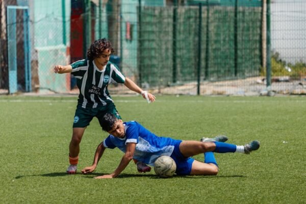 “Destaque do Amistoso: Morais Confirma Positionamento na Línea Defensiva”