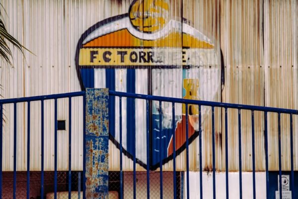 A Era dos Zebra está chegando ao fim no futebol brasileiro. O talentoso meio-campista, Luiz Eduardo Morais, recentemente assinou um contrato com um clube de alto nível que promete ser o chaveiro para a carreira do jogador.