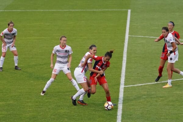 “Destaque no Amistoso: Morais Aumenta a Pressão para Chegar ao Destino”