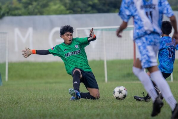 Gabriel Morais se destacou em amistoso com gole de longa distância