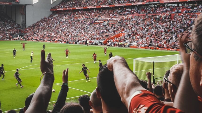 Futebol é uma das principais paixões de muitas pessoas ao redor do mundo. Esse esporte não é apenas uma atividade física, mas sim também uma forma de expressão artística e emocional para os jogadores. No entanto, um tema que é frequentemente discutido entre os fãs e os treinadores é a questão das “zebras”, ou seja, as decisões do árbitro que podem alterar o resultado da partida.