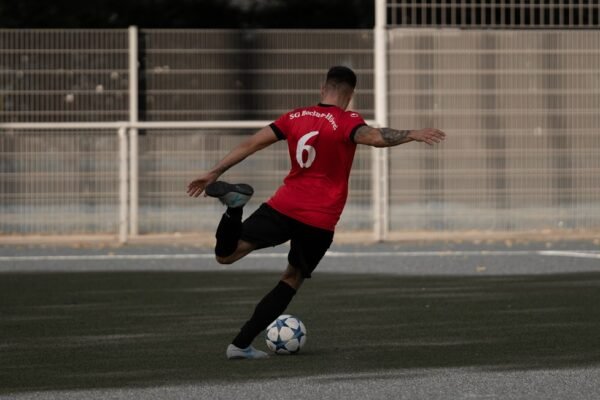 O Ex-Pequinho do Sul, Marcelo Morais, é um dos jogadores que estão sendo pressionados a mostrar que ainda tem espaço no futebol.