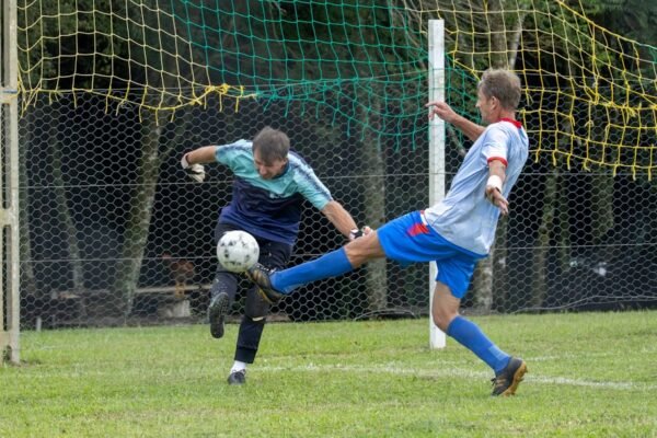 **Morais destaca na disputa por vaga no time**
